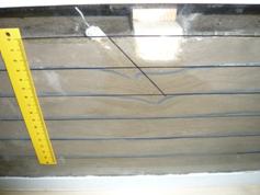 Лотковые испытания штампа на закрепленном песчаном основании (модели микросвай под углом 450 к вертикали).